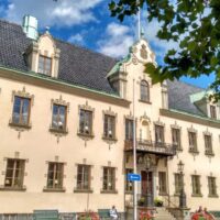 Två byggnader som blev en – Läs mer om hur det blev så