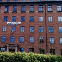 Massive satsar massivt