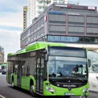 Fritt fram att stiga på vid framdörrarna på bussarna igen