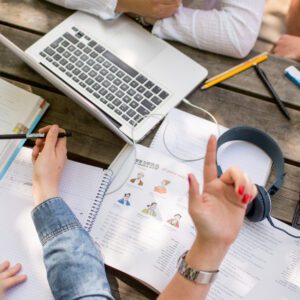 Lärare, undersköterskor och snickare eftertraktade på framtidens skånska arbetsmarknad