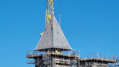 Idag lyfts de renoverade torntaken på plats på Lunds Domkyrka