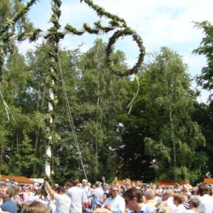 Det traditionella midsommar­­­­­­firandet i Skanörs norra stadspark räddat efter initiativ av centrum­före­ningen