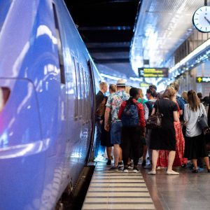 I samband med Malmöfestivalen flyttas en del hållplatser och trafiken utökas