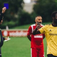 Eventuellt kan ett nytt blått kort införas inom fotbollen