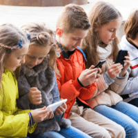 Nya riktlinjer om skärmtid för barn och ungdomar