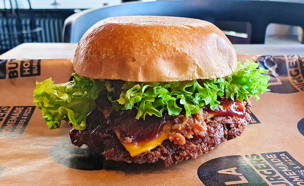 La Burgers Signature Burger 16dec21 Med