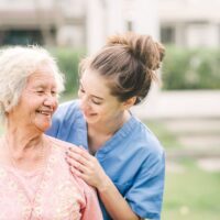 Ny handbok stärker språket i Sjöbos vård och omsorg