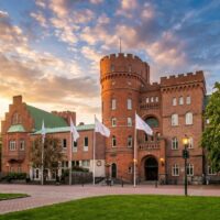 Dags att damma av skatterna – Antikrundan intar anrika AF-Borgen!