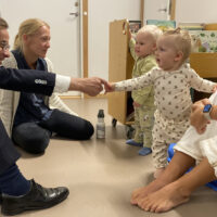 Statsminister Ulf Kristersson besökte familjecentralen i Löddeköpinge