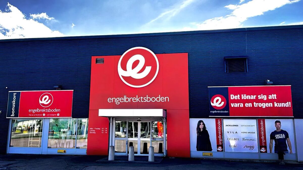 Anders Selander från Engelbrektsboden och Fredrik Arvidsson från Skandia Fastigheter vid den nya butikslokalen på Väla