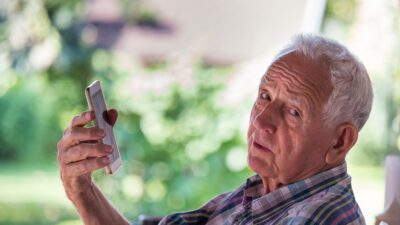 Från e-post till AI: Så tar Skånes seniorer det digitala klivet