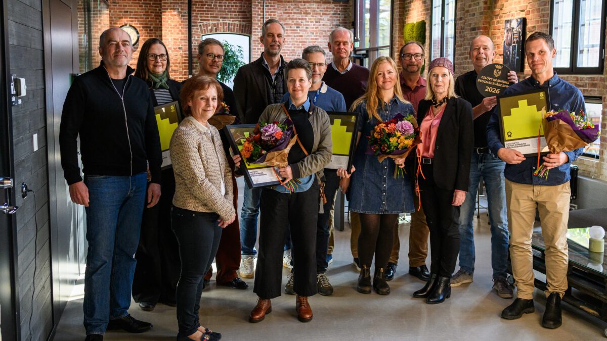 Pristagarna vid Spritfabriken i Eslöv som tilldelas byggnadsvårdspriset 2026 för cirkulärt återbruk